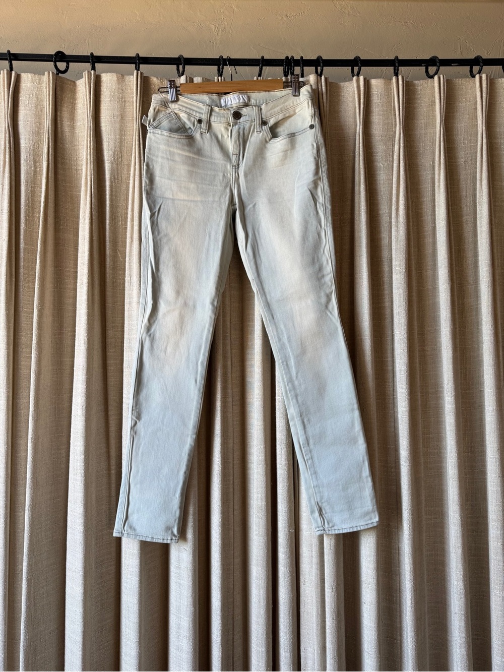Rock & Republic Light Wash Skinny Jeans, size 8